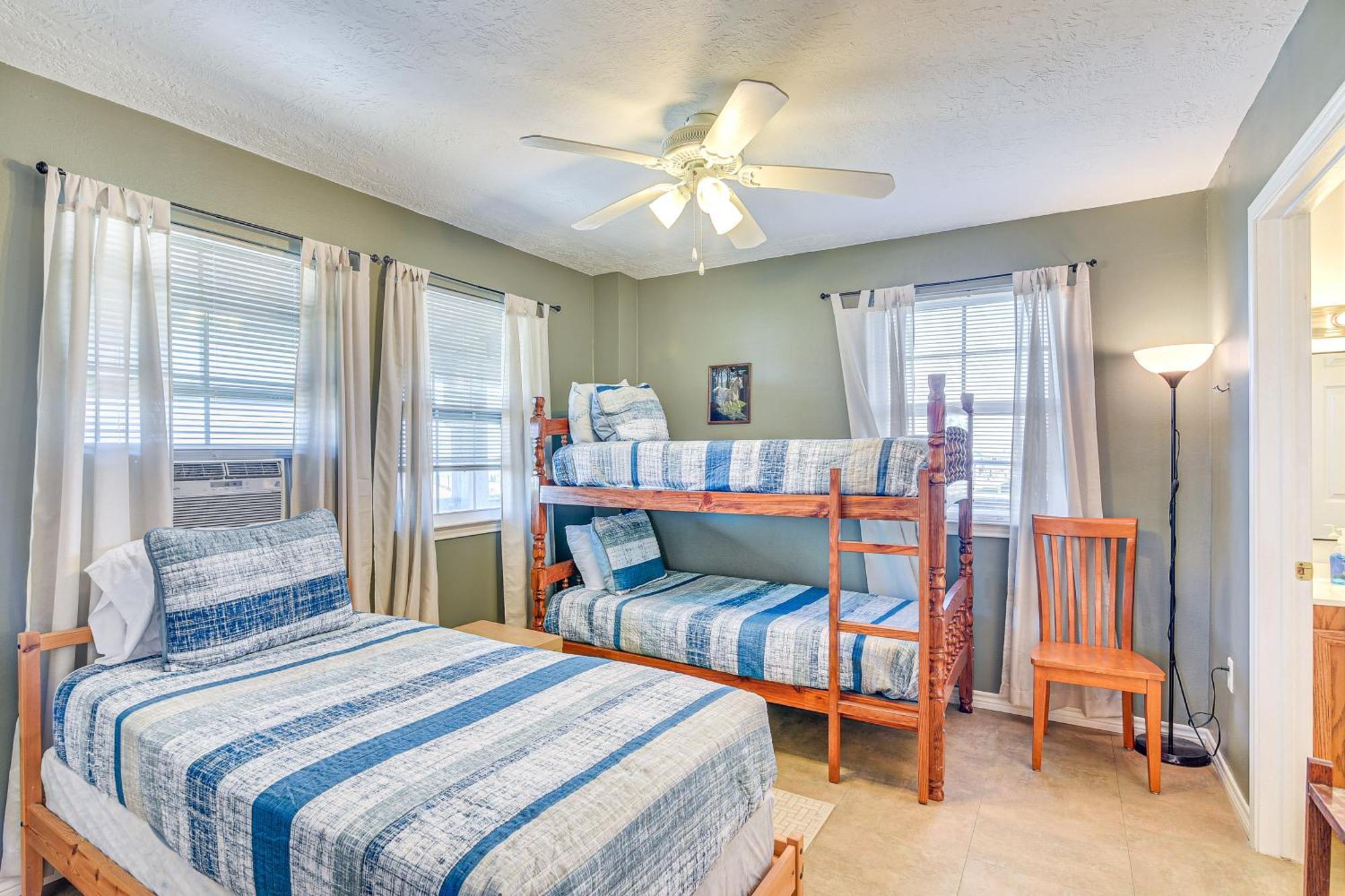 Crystal Beach Home With 2 Grills Walk To Shore! Ngoại thất bức ảnh
